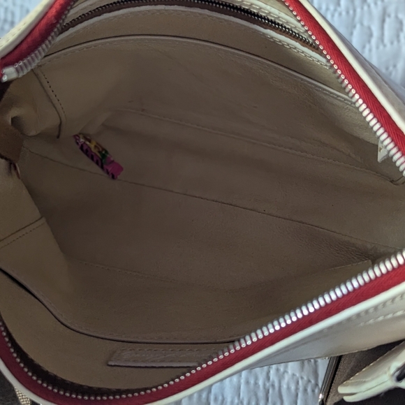 Dooney BourkeElegant Cream Leather Shoulder Bag - Picture 4 of 6